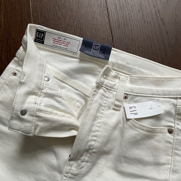 GAP True Skinny Sky High Rise Jeans White NWT - Picture 3 of 3
